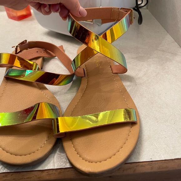 Sandals. - Picture 1 of 2